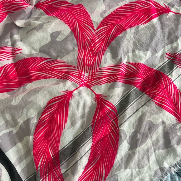 Leigh and Luca scarf, neon pink soft velvet frock feathers - Picture 3 of 9